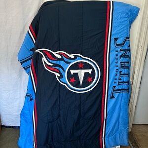 Tennessee Titans twin comforter with logo Finish size 64” X 80”